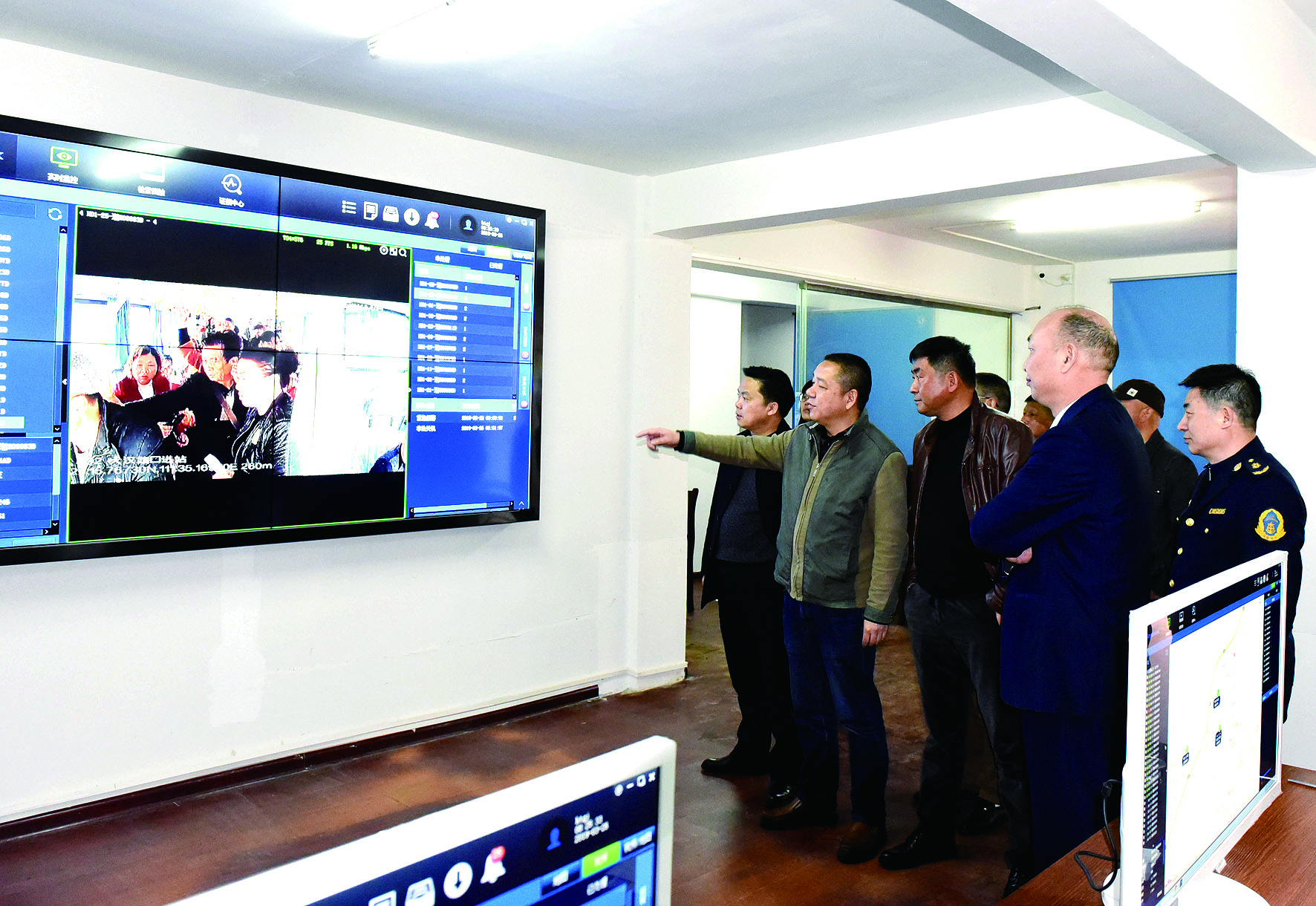 邵州車站至邵東西站城際公交開通運營 蔣勝利莫小平王宏波到現場指導 （李高雄 王智春報道）